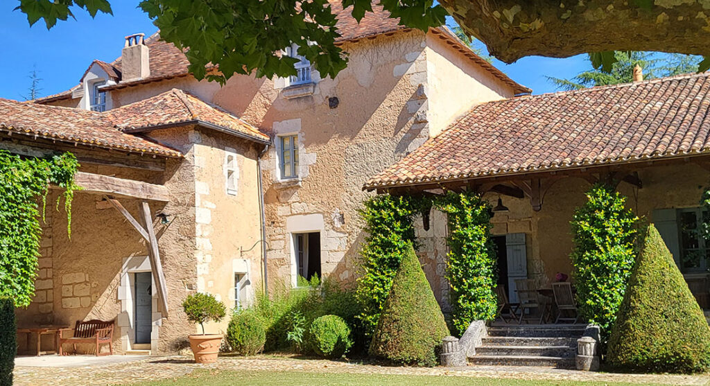 vue du manoir depuis le patio